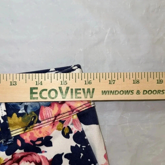 Isaac Mizrahi Flowered Shorts - Picture 7 of 9